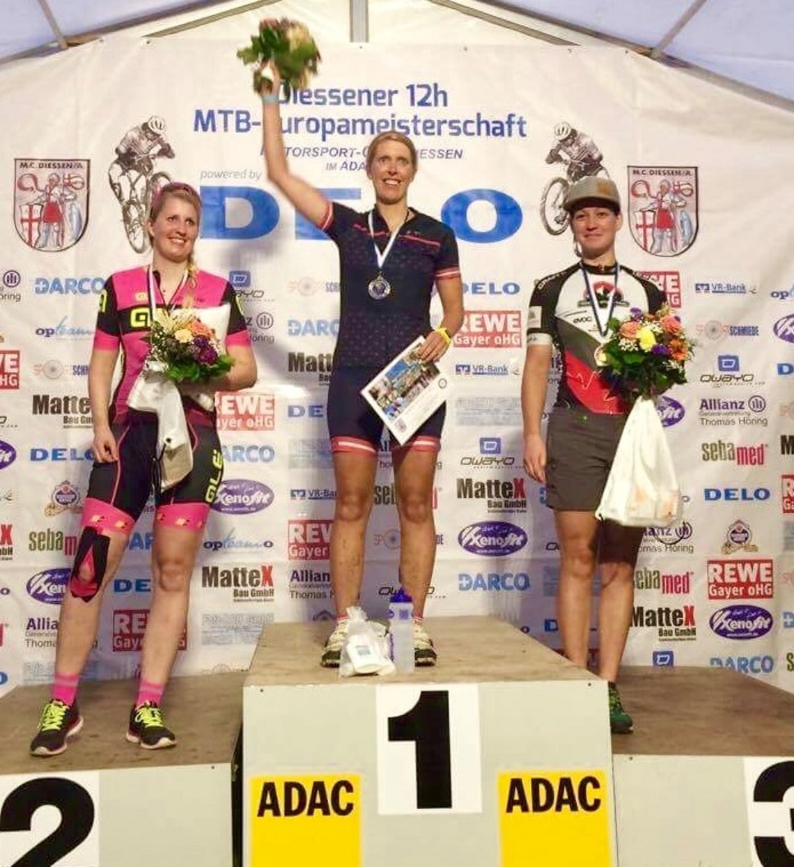 Es war ihr Tag. Vanessa Habl wird Europameisterin. Der Vizeeuropameistertitel geht an Anja Preuß. Nur ca. 27 Minuten dahinter sichert sich Simone Kießling die Bronzemedaille. Es war ihr Tag. Vanessa Habl wird Europameisterin. Der Vizeeuropameistertitel geht an Anja Preuß. Nur ca. 27 Minuten dahinter sichert sich Simone Kießling die Bronzemedaille.