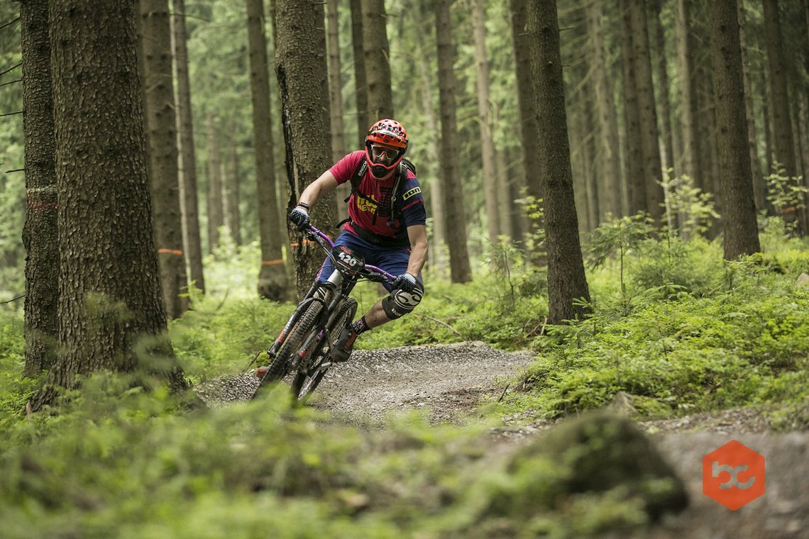 Fiese erste Stage mit viel Tretpassagen! "Flowing Ten" lässt grüßen Fiese erste Stage mit viel Tretpassagen! "Flowing Ten" lässt grüßen