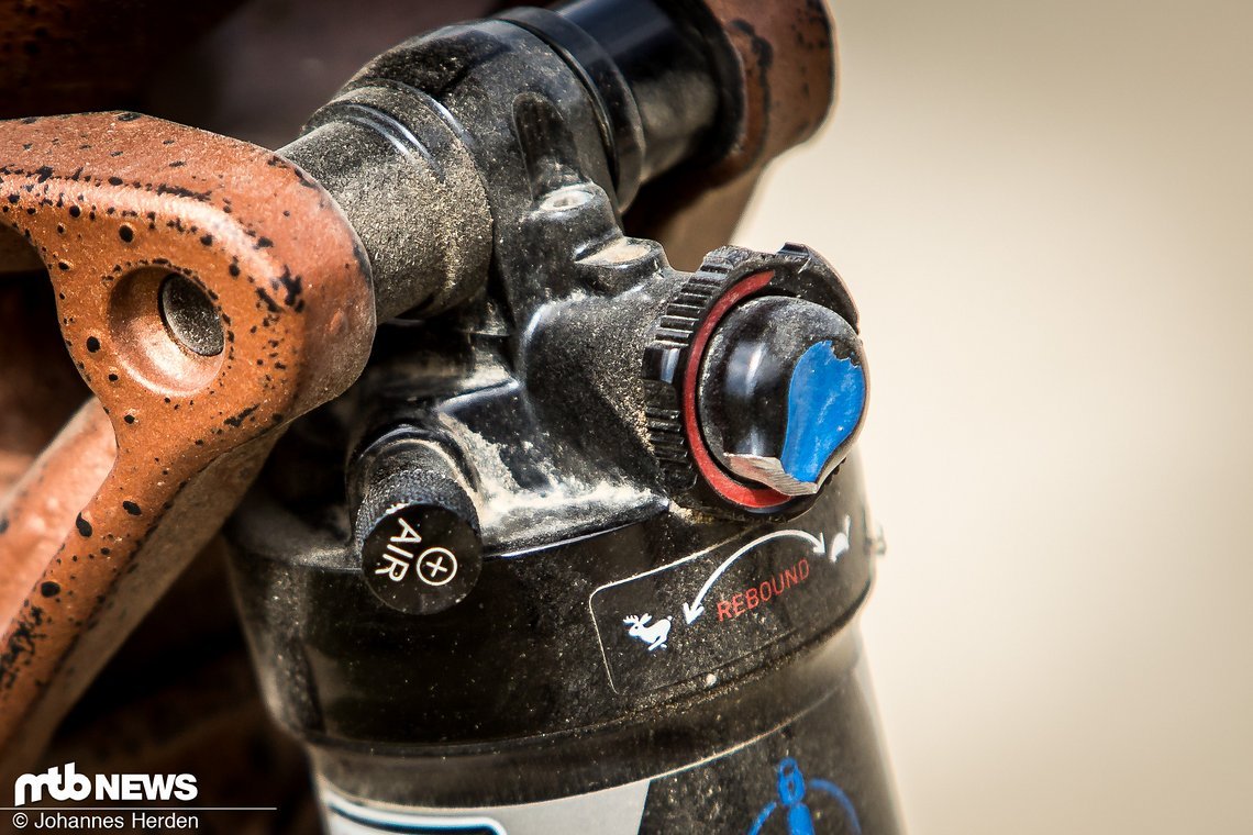 Der RockShox Monarch-Dämpfer ist auf 275 psi aufgepumpt Der RockShox Monarch-Dämpfer ist auf 275 psi aufgepumpt