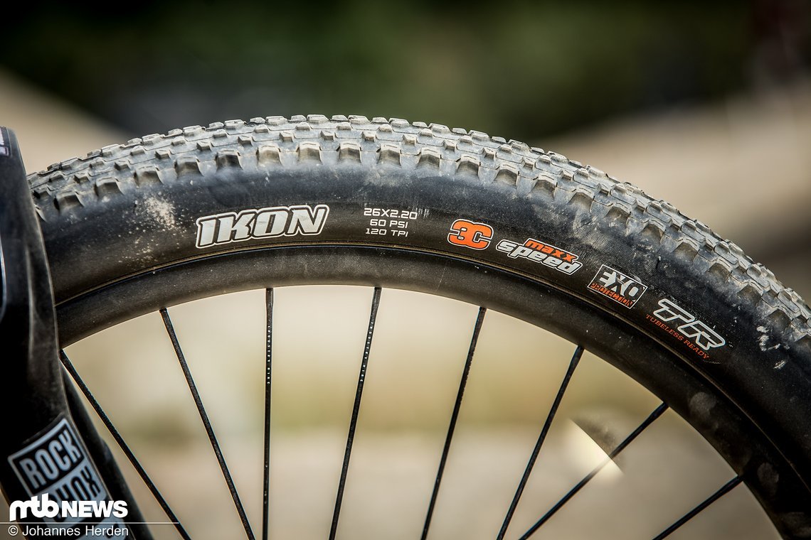 Die Maxxis Ikon-Reifen bieten mehr Grip als der DTH, den der Schwede eigentlich fährt Die Maxxis Ikon-Reifen bieten mehr Grip als der DTH, den der Schwede eigentlich fährt