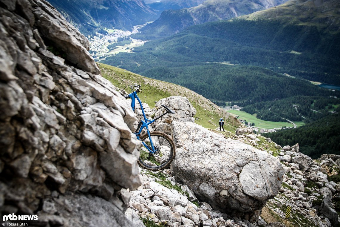 Wer suchet, der findet: Das Bike war noch vergleichsweise leicht vom Trail aus zu erspähen, andere Objekte sind uns bis heute ein Rätsel Wer suchet, der findet: Das Bike war noch vergleichsweise leicht vom Trail aus zu erspähen, andere Objekte sind uns bis heute ein Rätsel