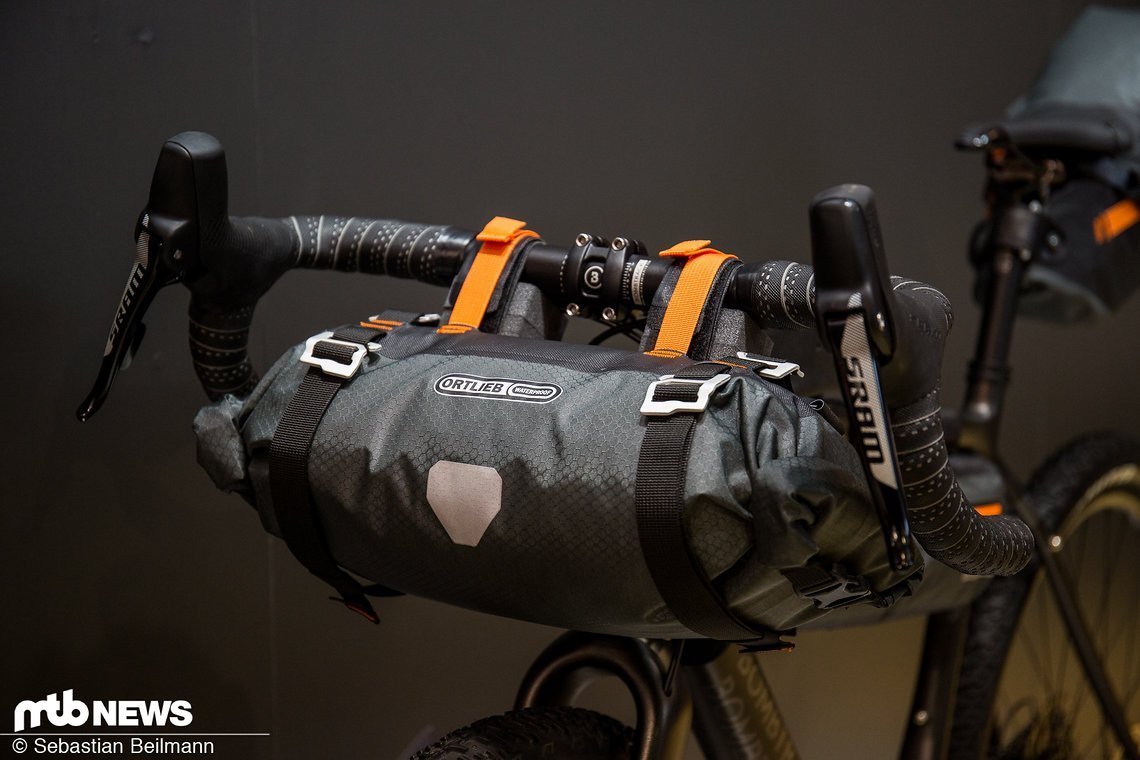 Das Ortlieb Handlebar Pack S mit 9 l Volumen und einem Gewicht von 375 g ist für 99,99 € erhältlich Das Ortlieb Handlebar Pack S mit 9 l Volumen und einem Gewicht von 375 g ist für 99,99 € erhältlich