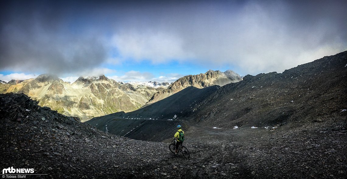Panorama wenige Meter unterhalb des Gipfels des Piz Nair Panorama wenige Meter unterhalb des Gipfels des Piz Nair