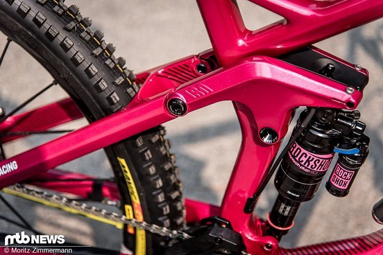Das Canyon Strive CF bietet 160 mm Federweg Das Canyon Strive CF bietet 160 mm Federweg